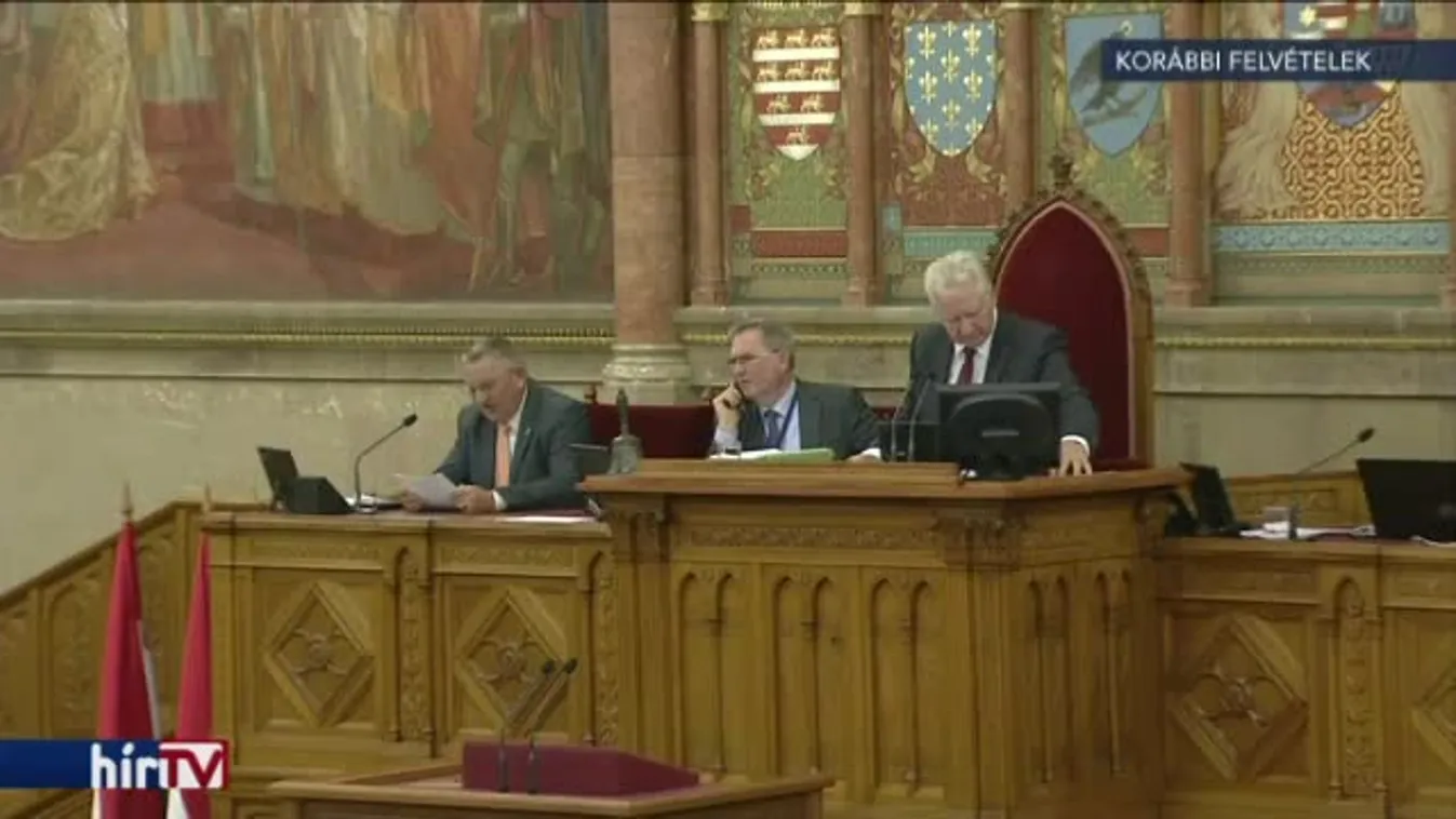 Miniszteri esküvel kezdődik a parlament öt napos ülése