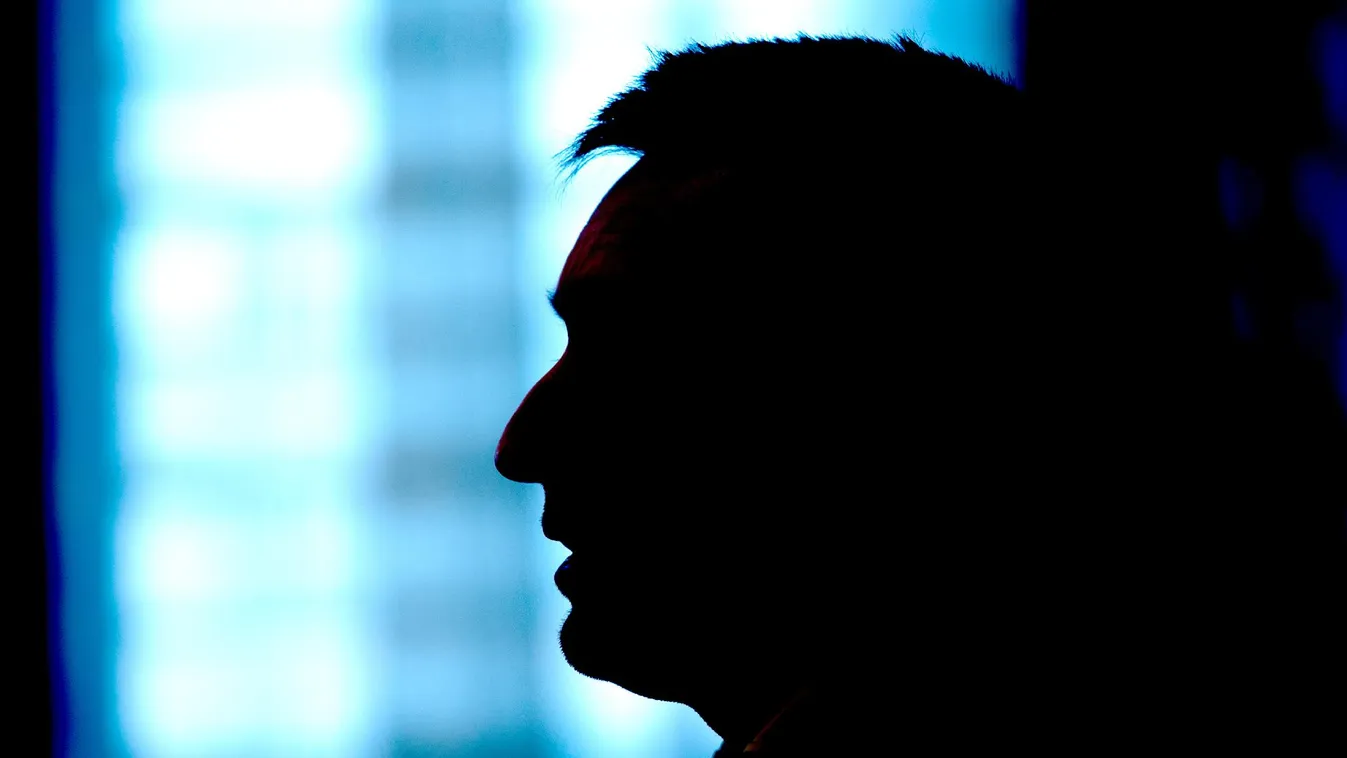 Így nyertek 16 milliárdot Rogán ismerősei