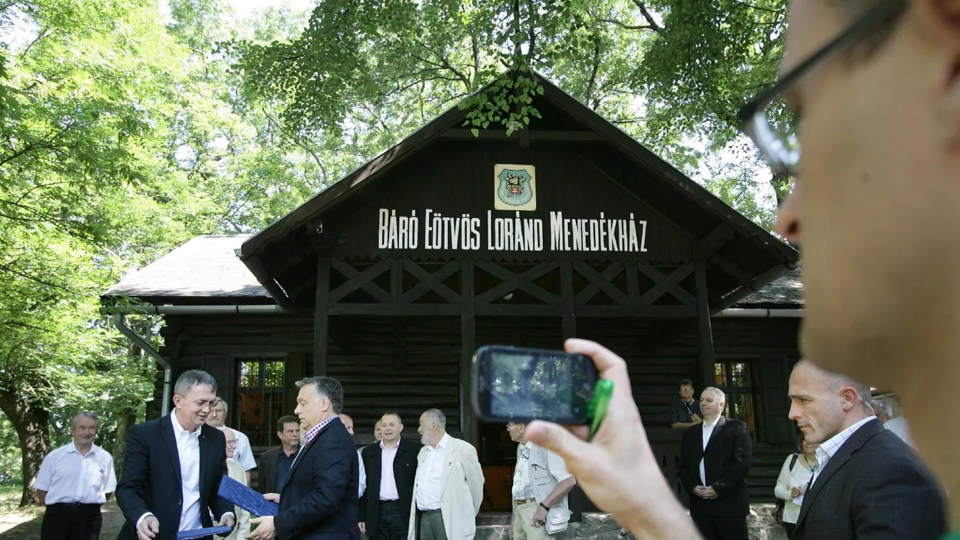 Jól jártak Orbán körei a „Magyarország erősödik” kampánnyal