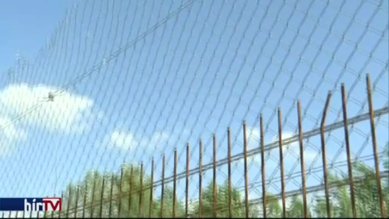 Kovács szerint hónapok óta van áram a kerítésben