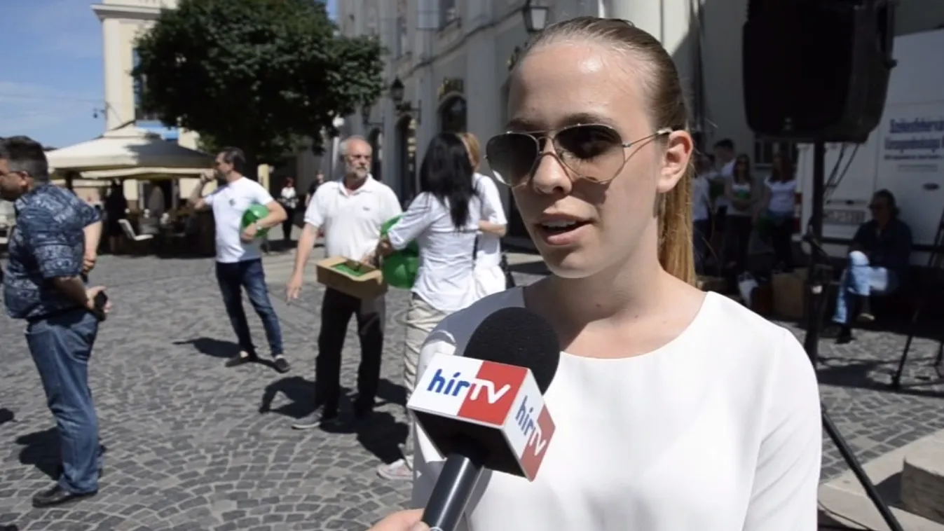 Látványos flashmob keretében sajátították el az újraélesztés technikáját