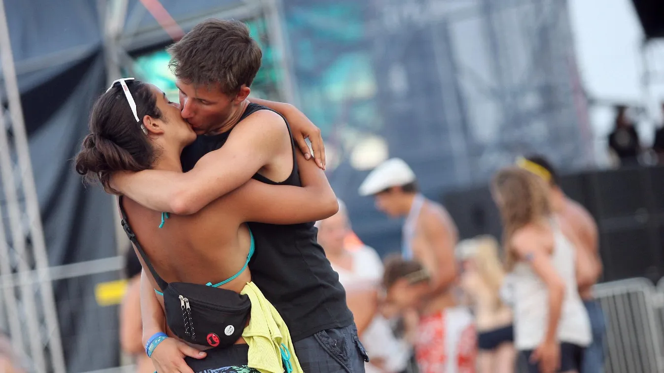 Mitől védjük meg a gyerekeket?