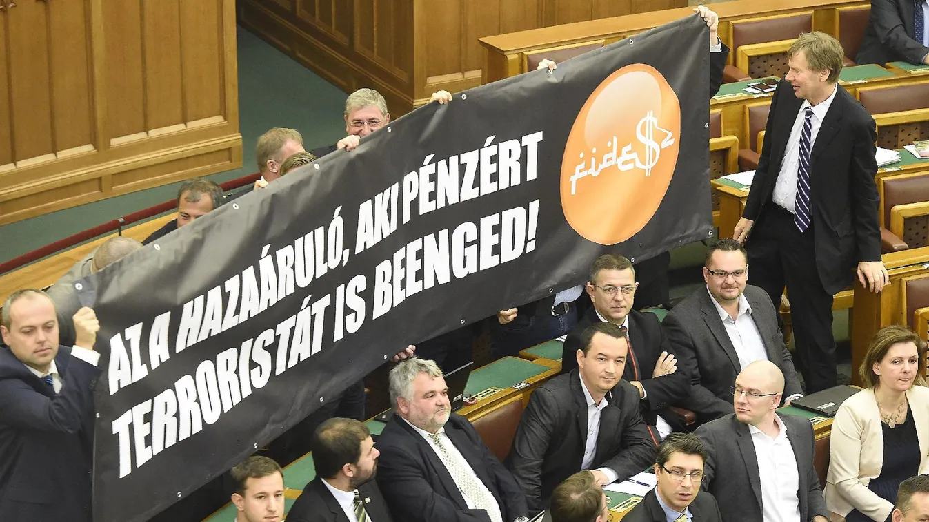 Hazaárulók hazája