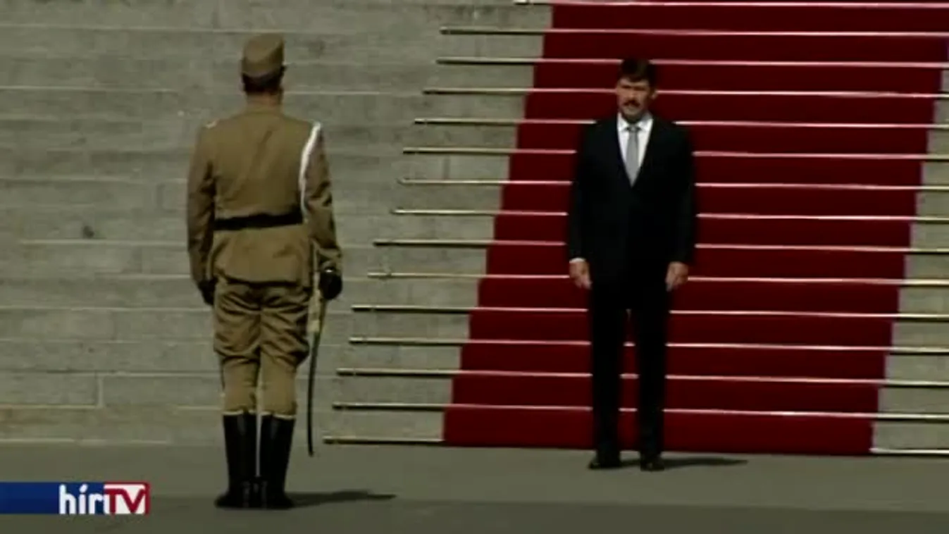 Zászlófelvonás a nemzeti összetartozás napján