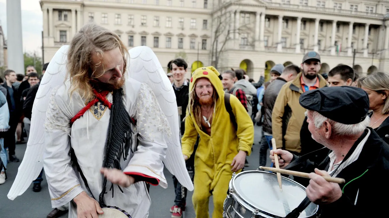 Így hízelegjünk a liberálisoknak