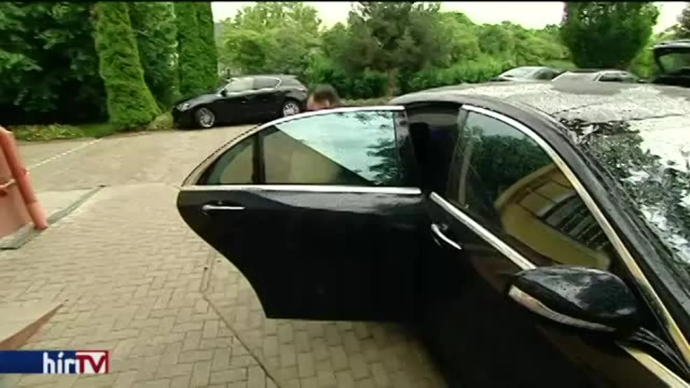 Törvény mögé bújnak Mészáros Lőrincék