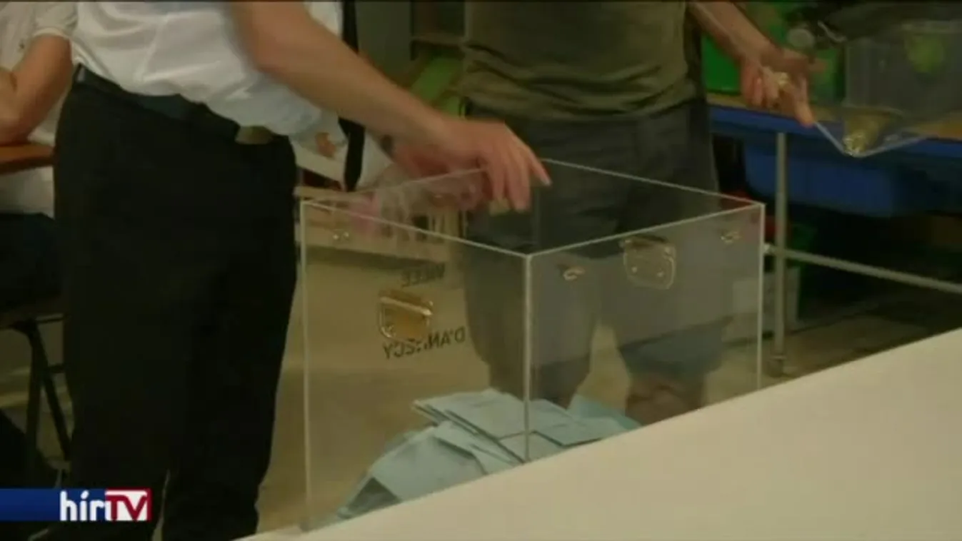 Hatalmas pofon a szocialistáknak - Macron pártja tarolt