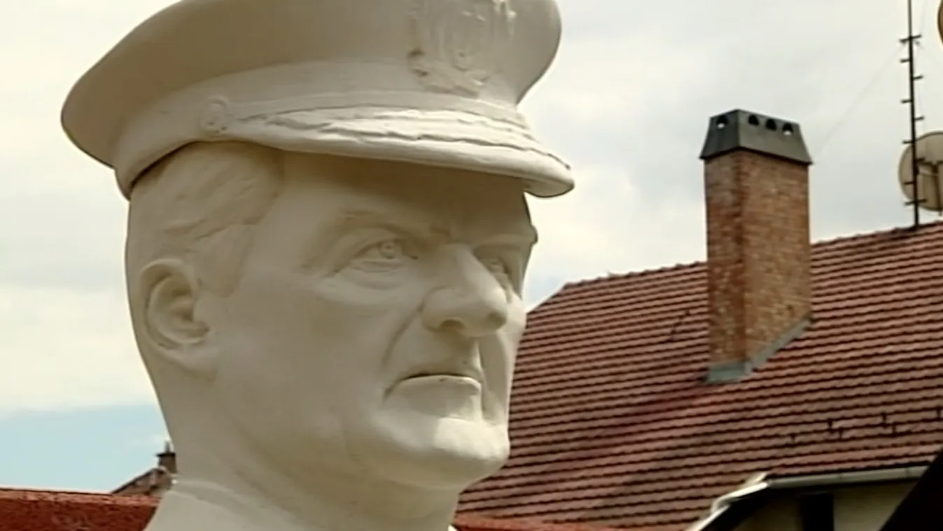 Újabb Horthy-szobrot avattak, morog a DK