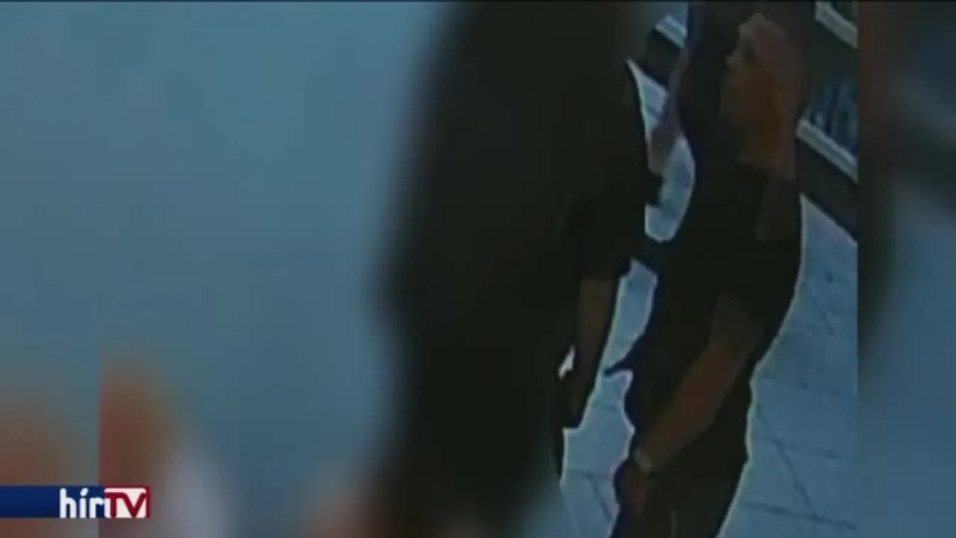 Keresik a Westendben késelő férfit