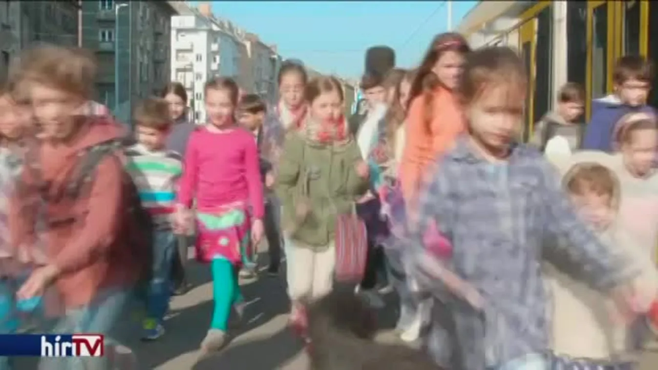 Reggeli járat – FényTűző Fesztivál Hollókőn