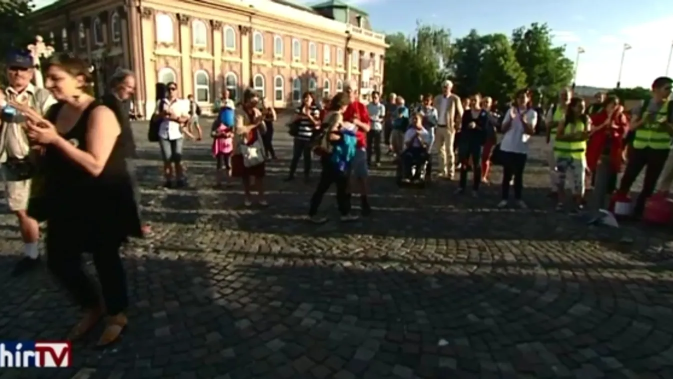 Flashmobbal tiltakoztak a lex Taigetosz ellen