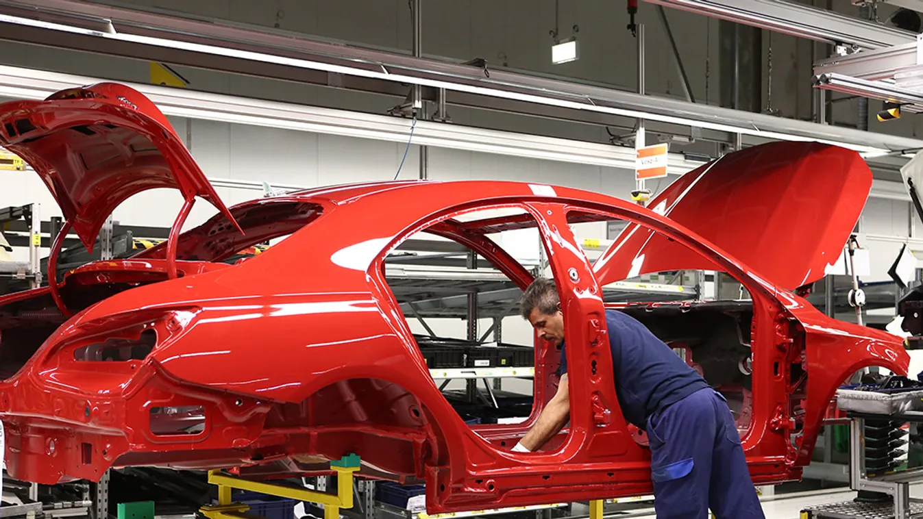 Béremelésre kényszerülnek a cégek a munkaerő megtartása érdekében