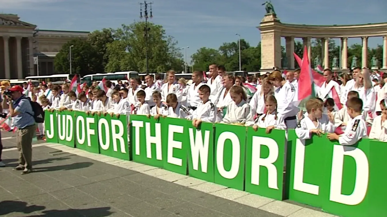 Ezer dzsúdós és 2017 galamb a Hősök terén