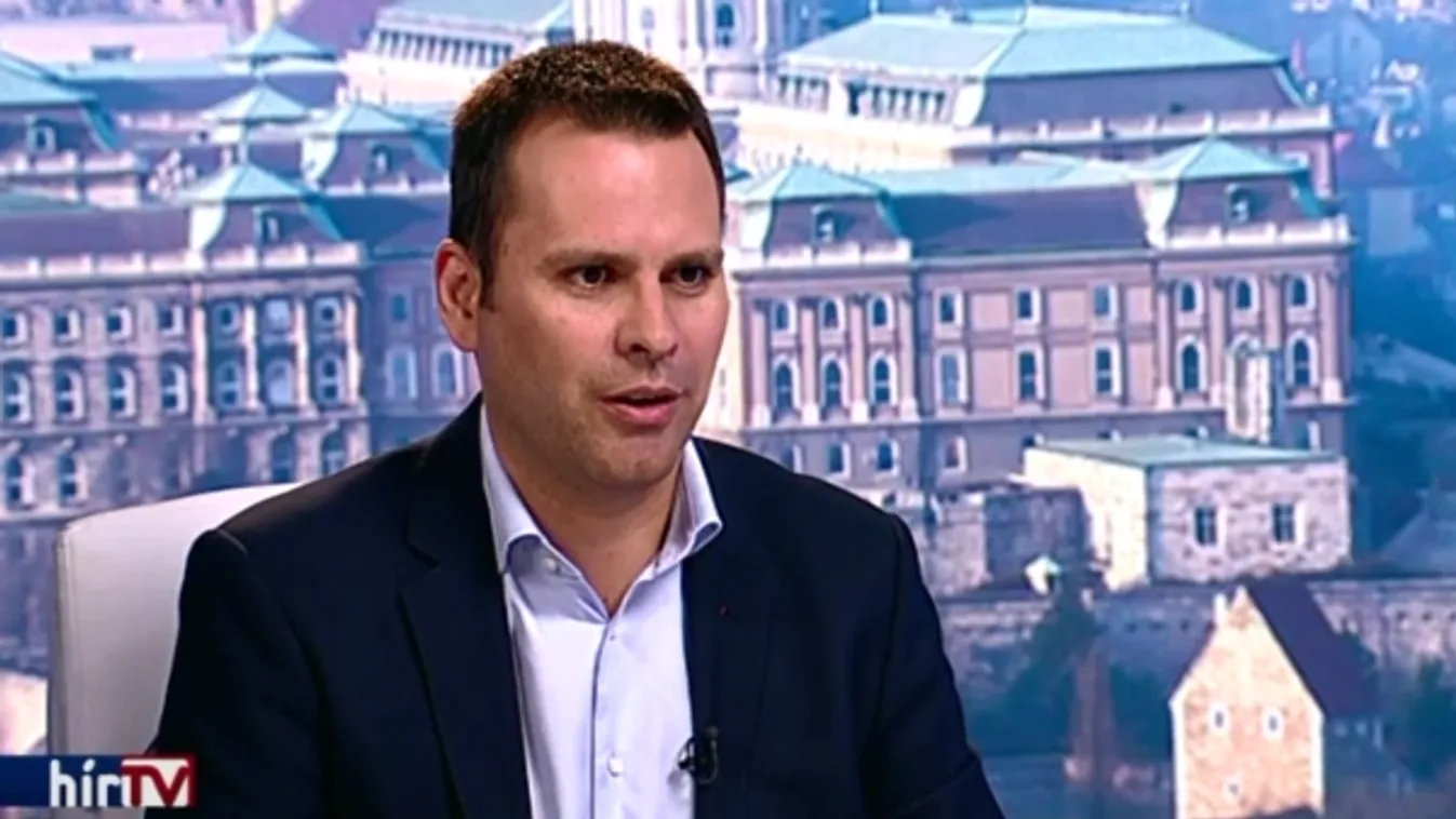 Molnár: Orbán káros, de nem buta