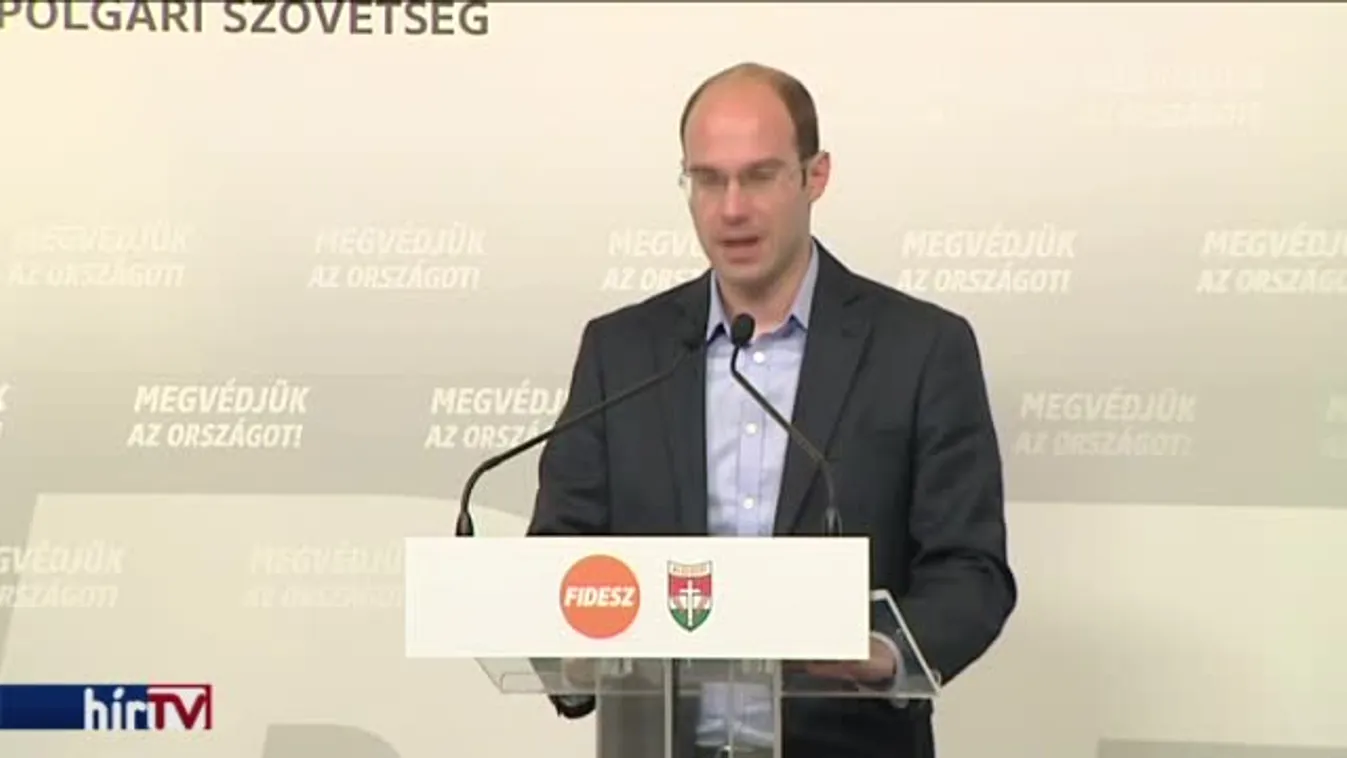 Tovább üti a kormány a Jobbikot plakátügyben