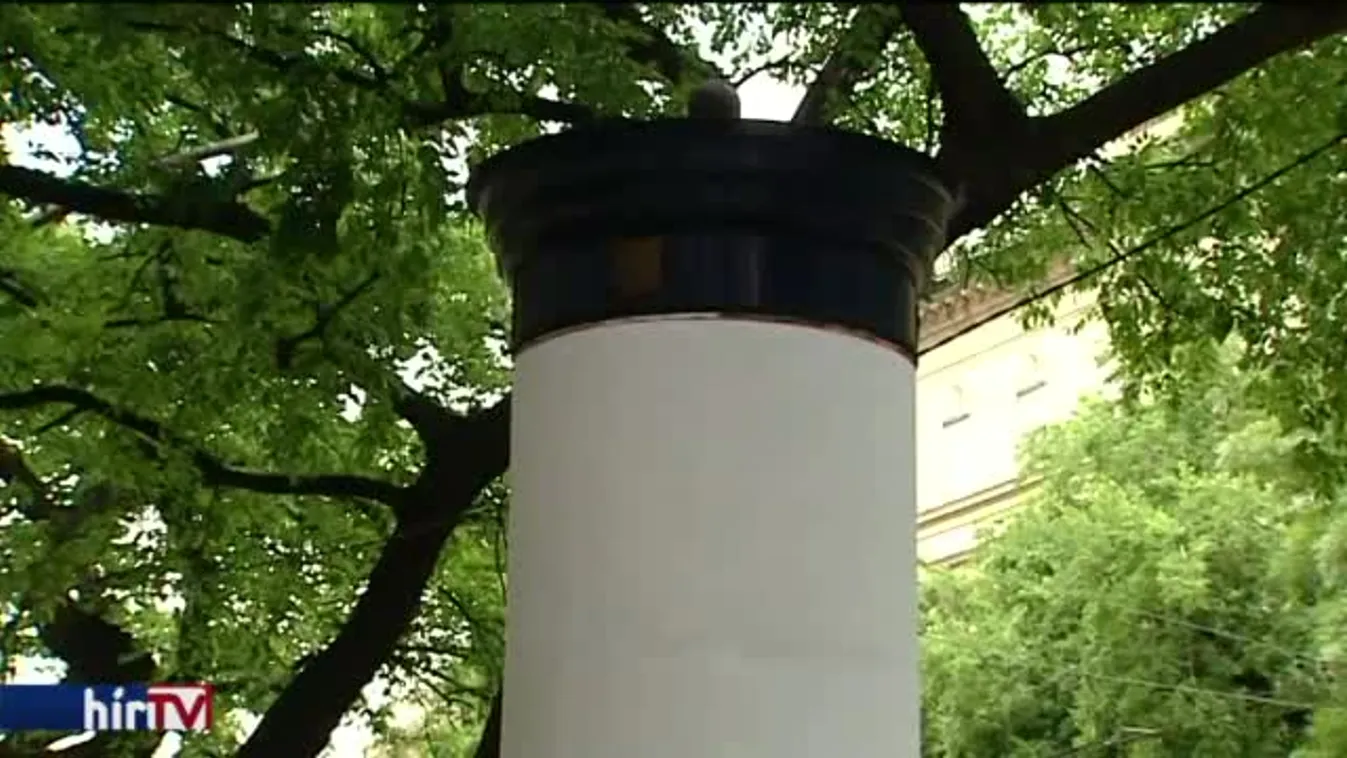 Több Mahir-oszlop már fehérbe borult