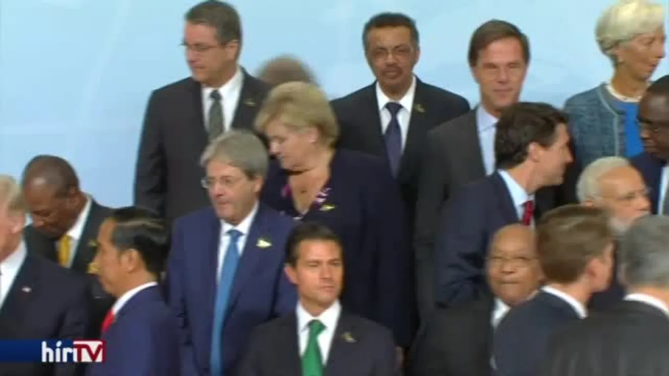 Hírvilág – Eltérő karakterek