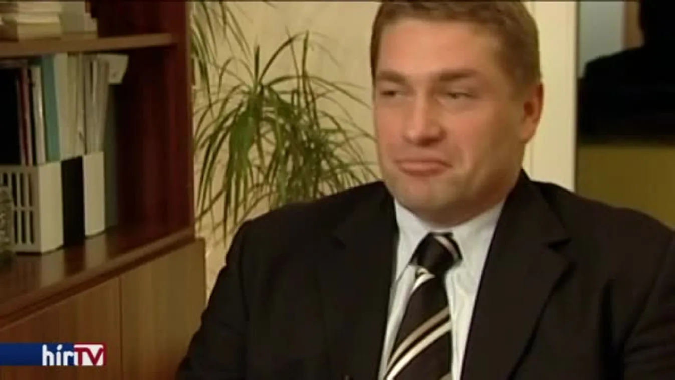 Lemondott, de marad a tárcánál Lázár embere