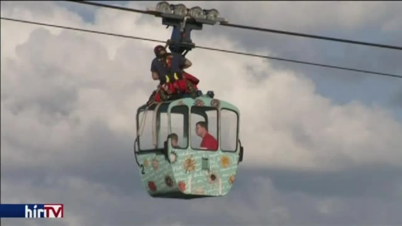 Libegőben ragadt közel száz ember