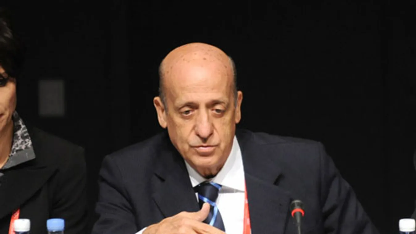 Újraválasztották a FINA elnökét