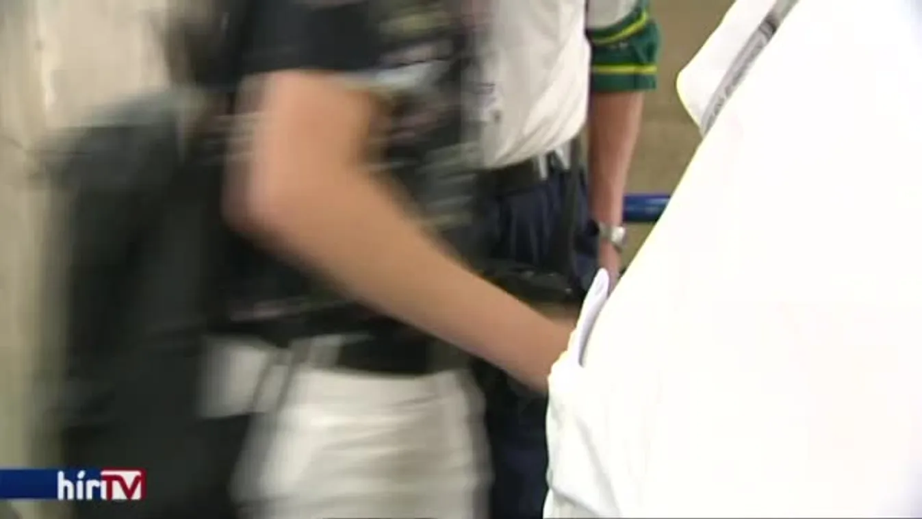 Csak int az ellenőr, az adatokat nem írja be