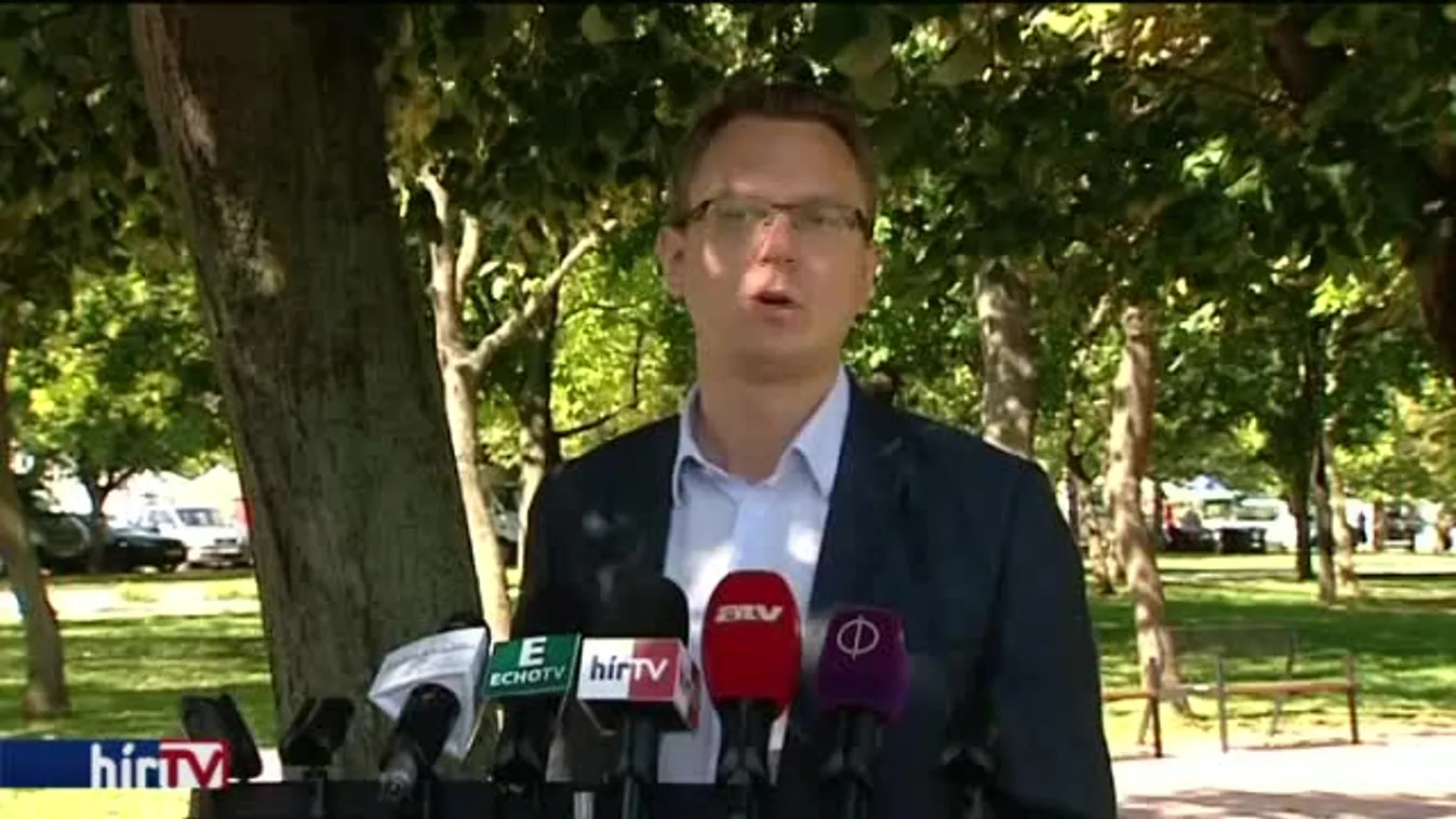 Válasz helyett a szocialistákat emlegette az államtitkár