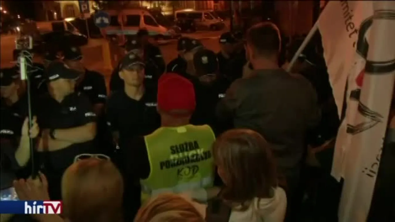 Ismét több ezren tüntettek Lengyelországban