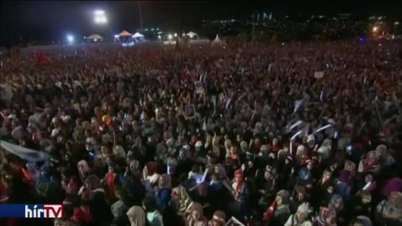 Már 150 ezer embert rúgtak ki politikai nézetei miatt