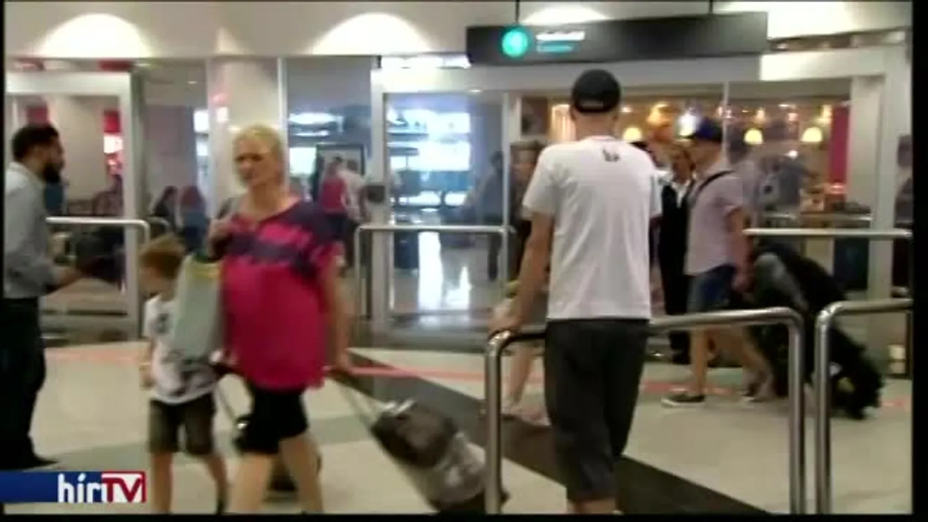 Újabb 219 pórul járt magyar turista érkezett haza