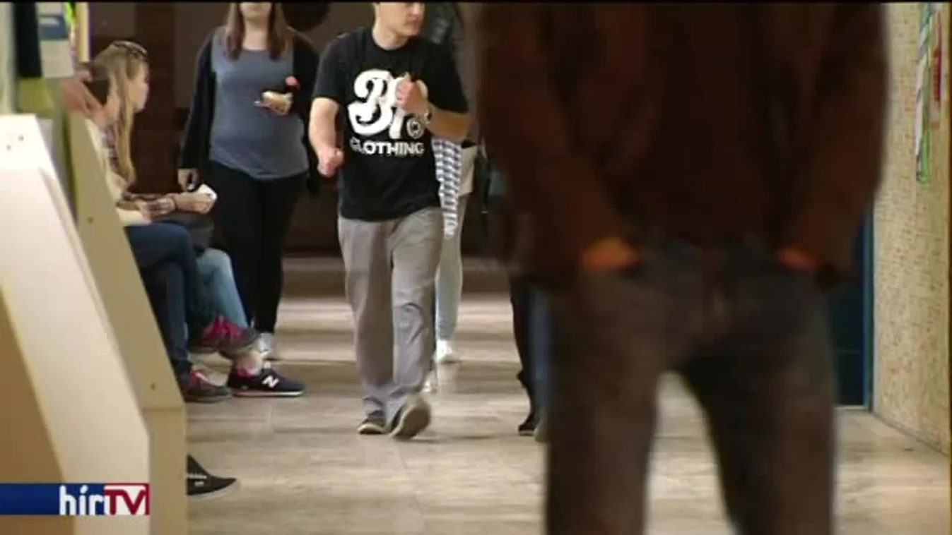 Fű alatt építik le a gimnáziumokat