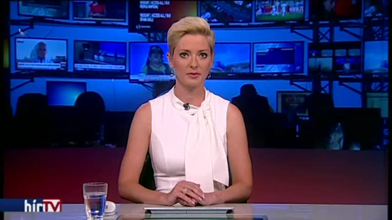 Busz ütközött személyautóval Budapesten