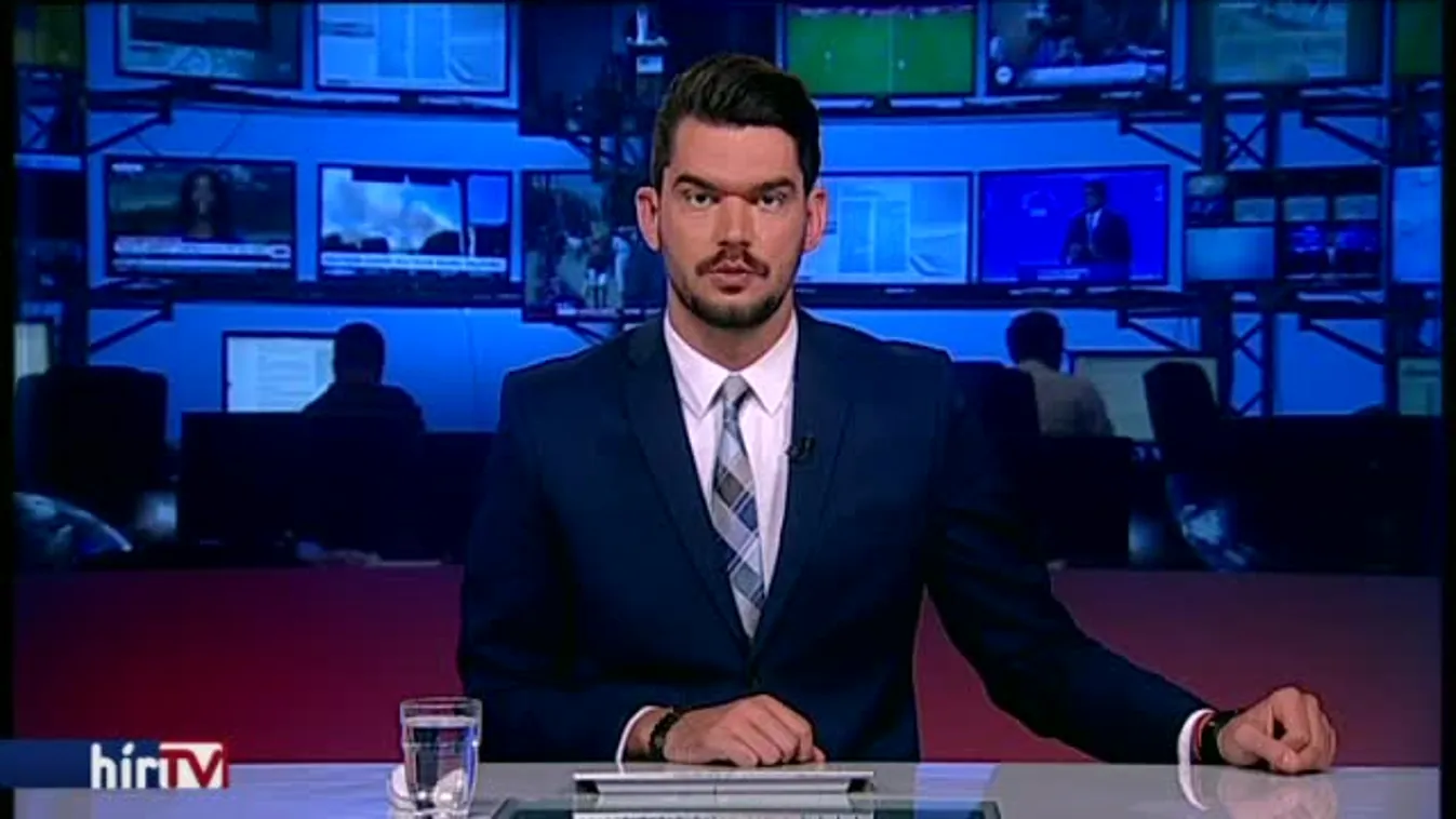 Fogdosta, csókolgatta a rábízott kislányokat