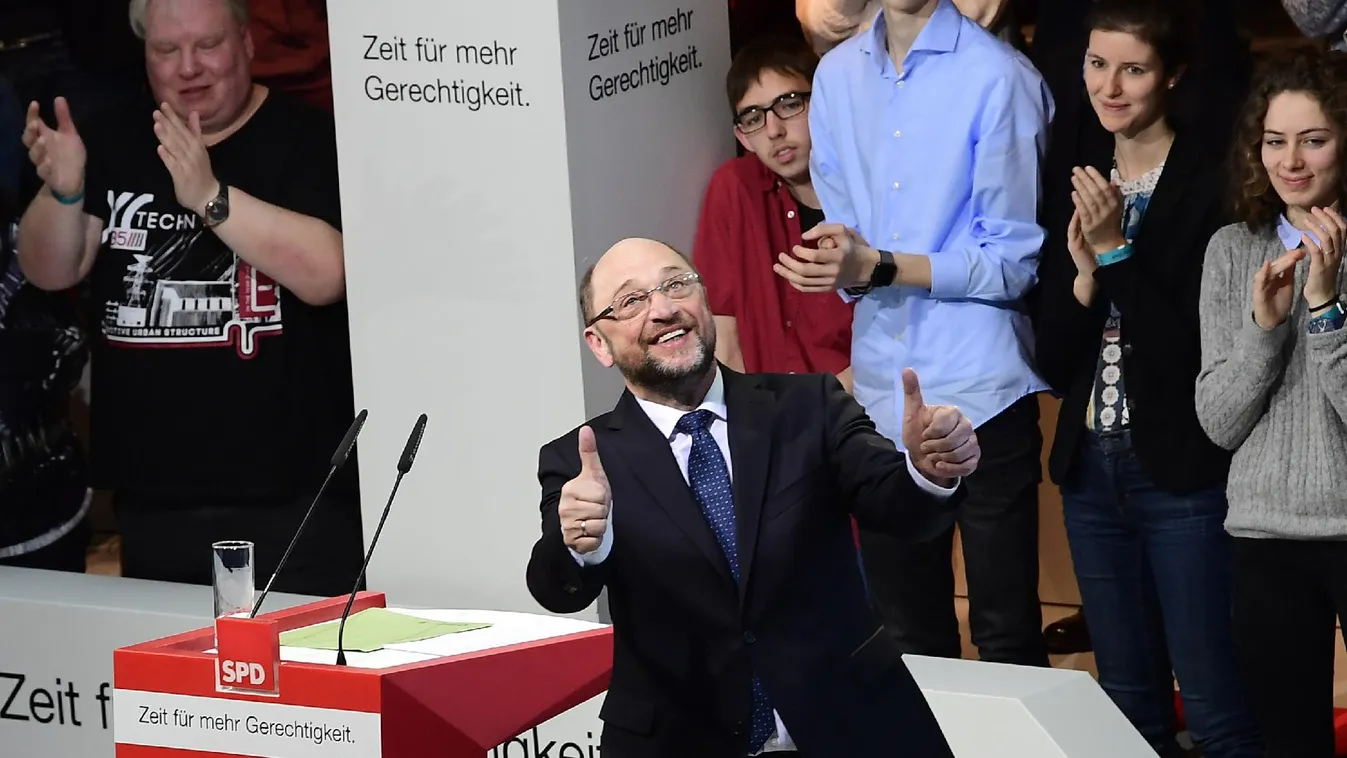 Schulz beszólt a magyar kormánynak, jött is válasz