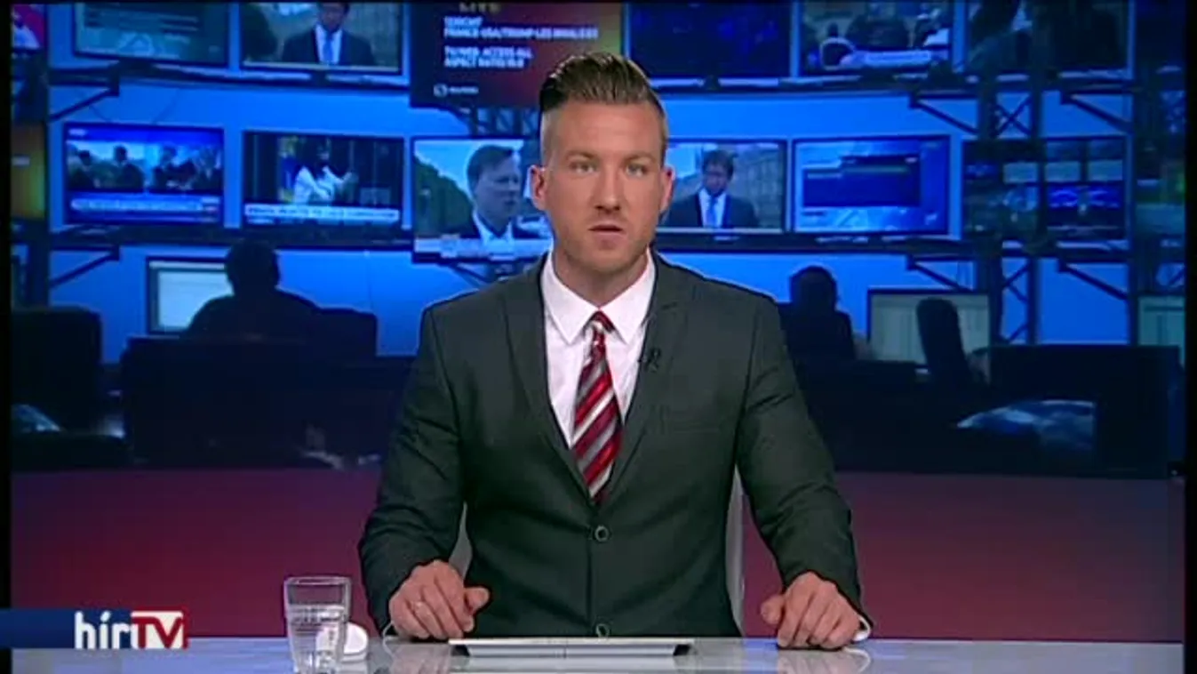 Besegített a plakáteltüntetésbe az Együtt