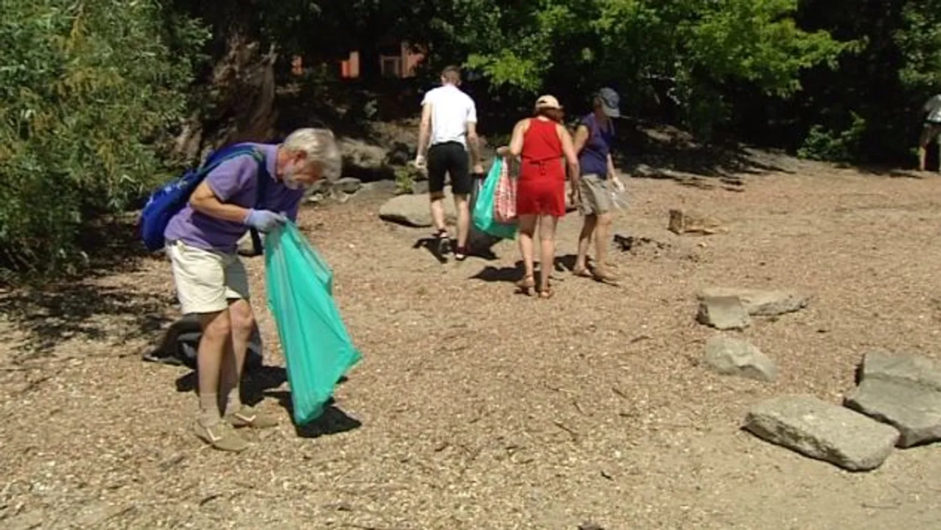 Civilek tisztították meg a Rómait