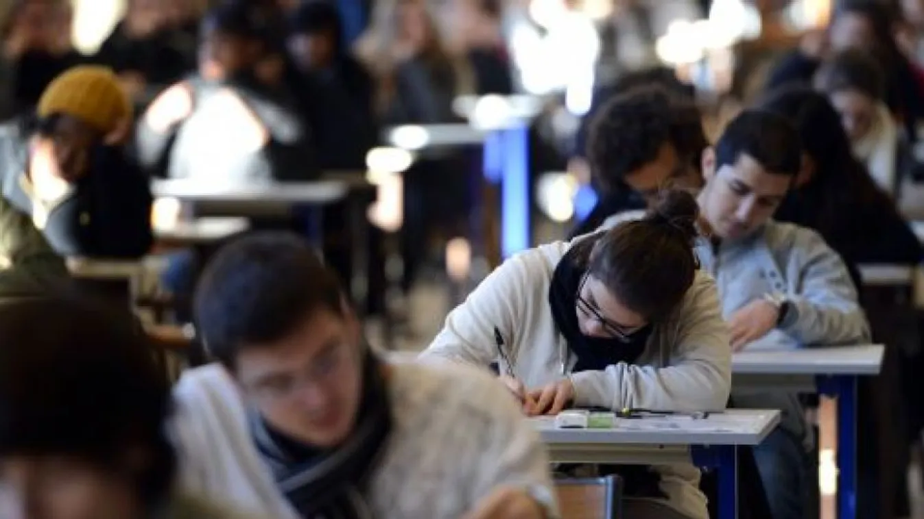 Háborognak az egyetemisták