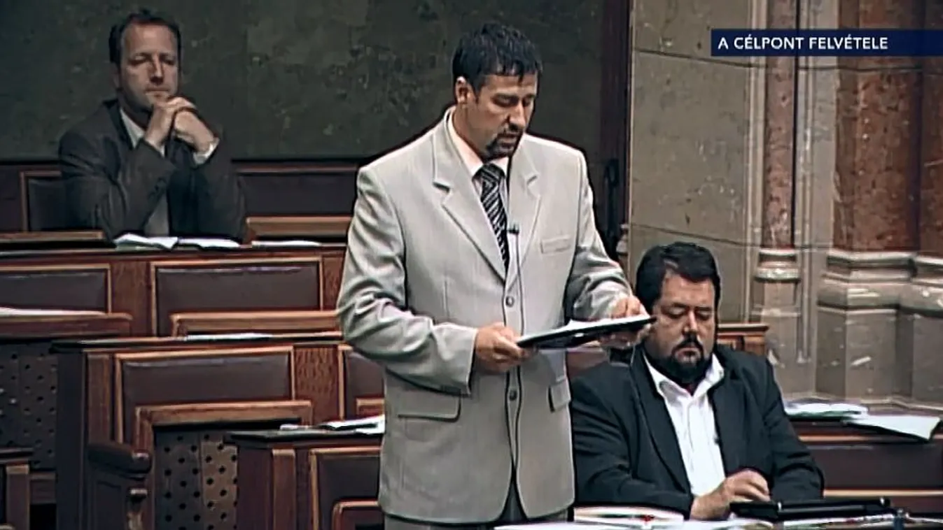 Flancolás a parlamenti munka, de a fizetést felveszik