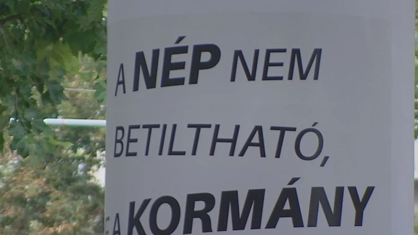 Kormányhivatalnokok listázzák a plakátokat