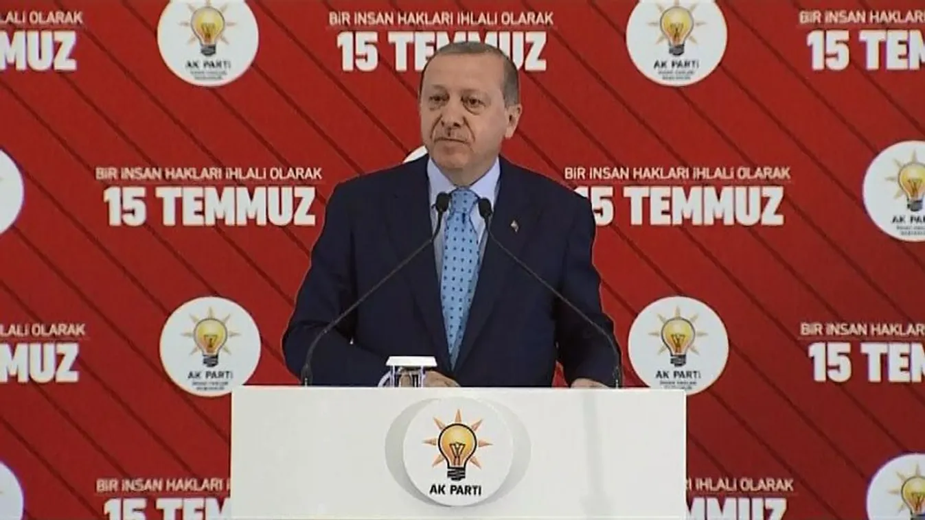 Már 150 ezer embert rúgtak ki politikai nézetei miatt