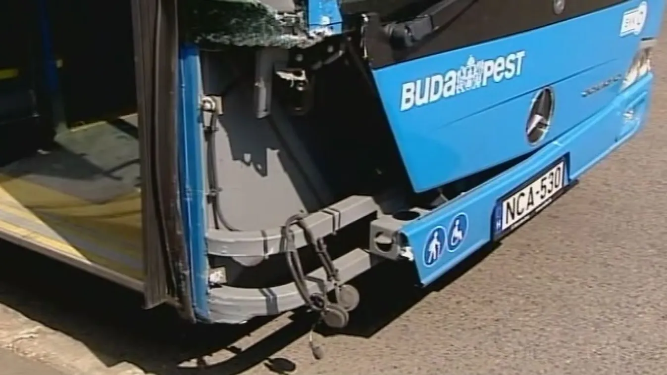 Busz ütközött személyautóval Budapesten