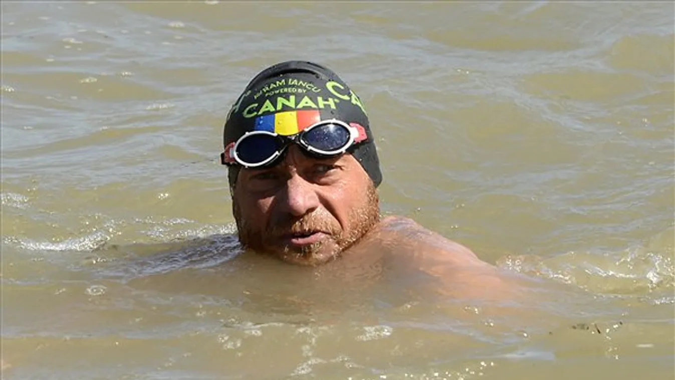 Budapestre érkezett a Dunát hosszában meghódító úszó