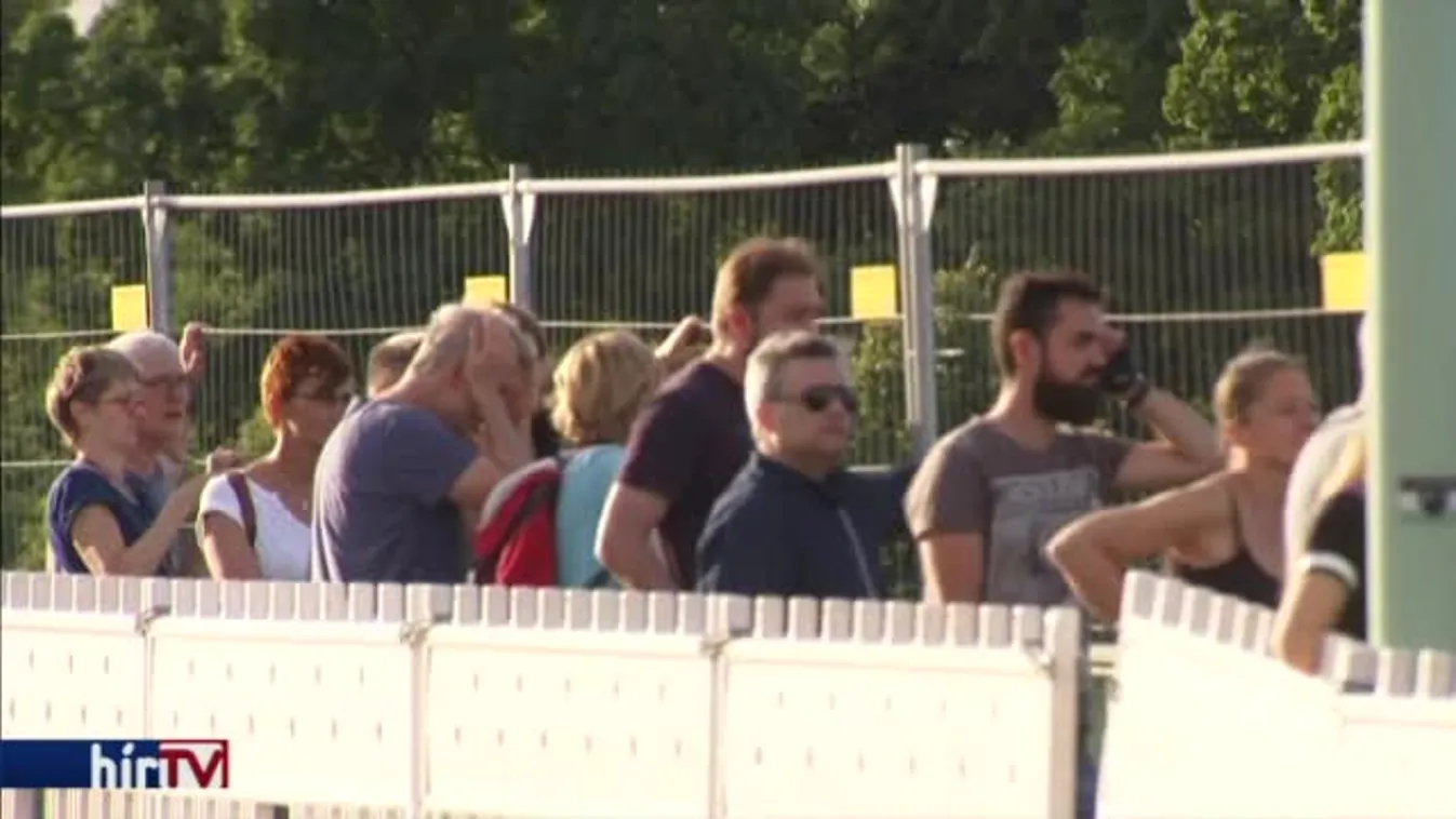 Leállt a Lanovka a Rajna fölött, Köln, Németország