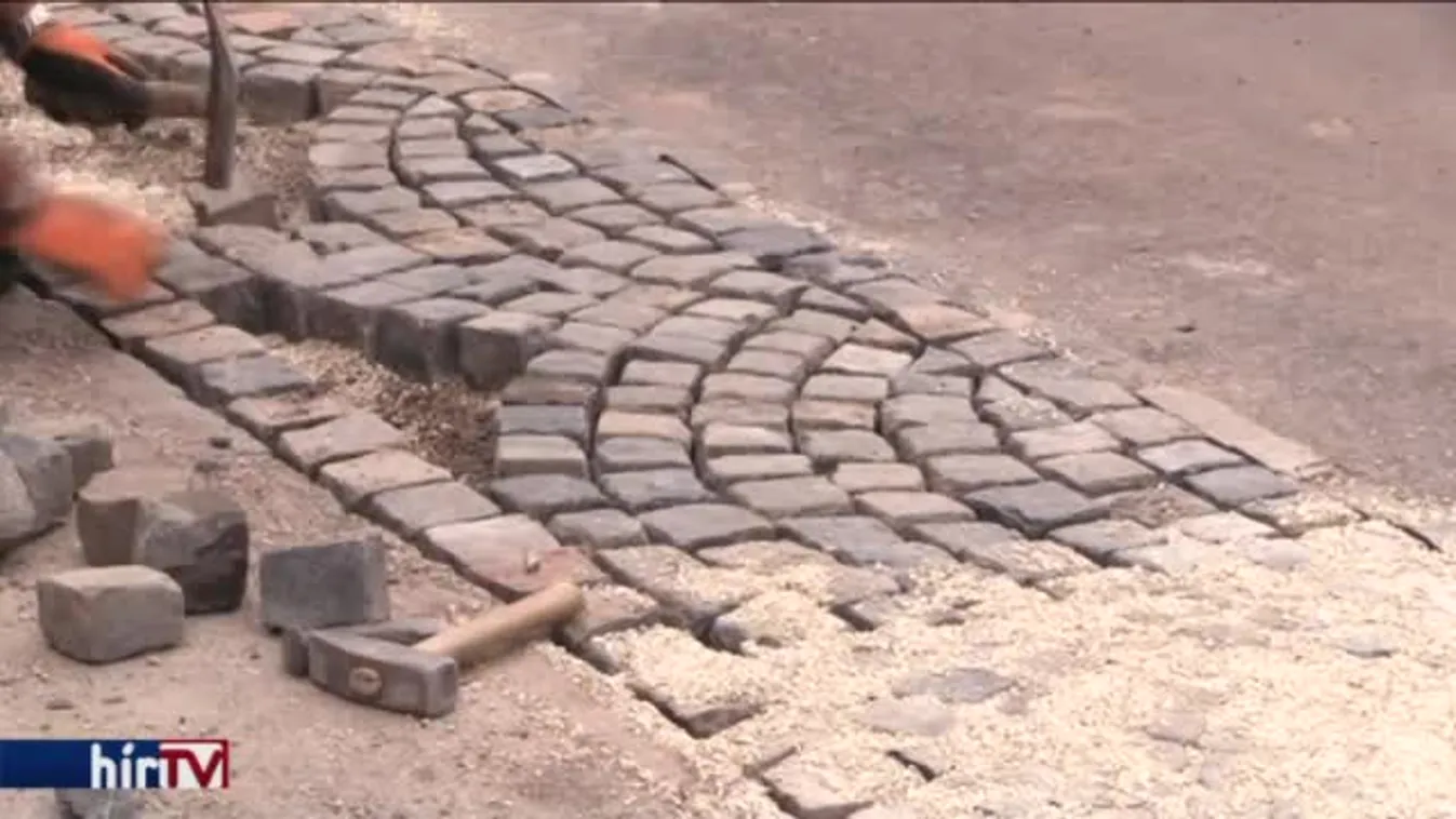 Vizes vb: Balatonfüreden egy nappal a megnyitó előtt még dolgoznak