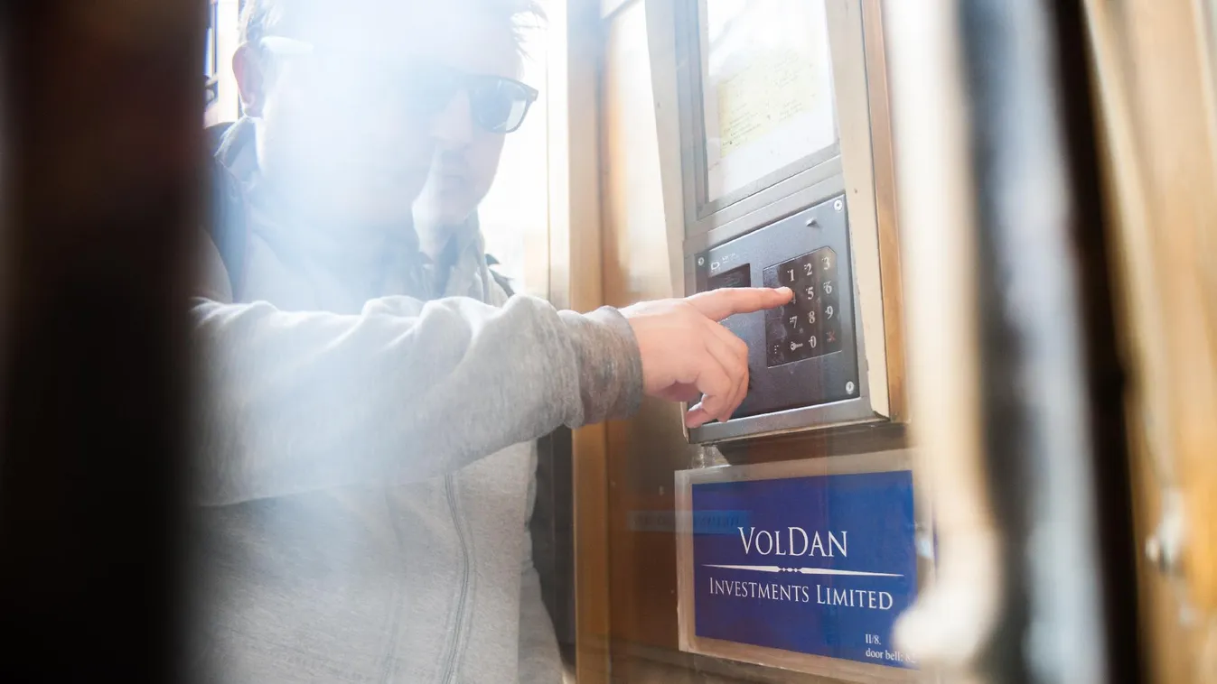 Kötvényügy: csomagküldő vitte ki a letelepedési engedélyt