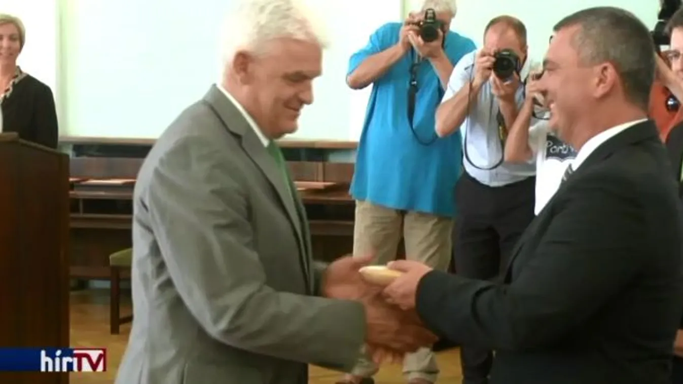 Az év polgármestere lett az idős nőt lek*rvázó fideszes