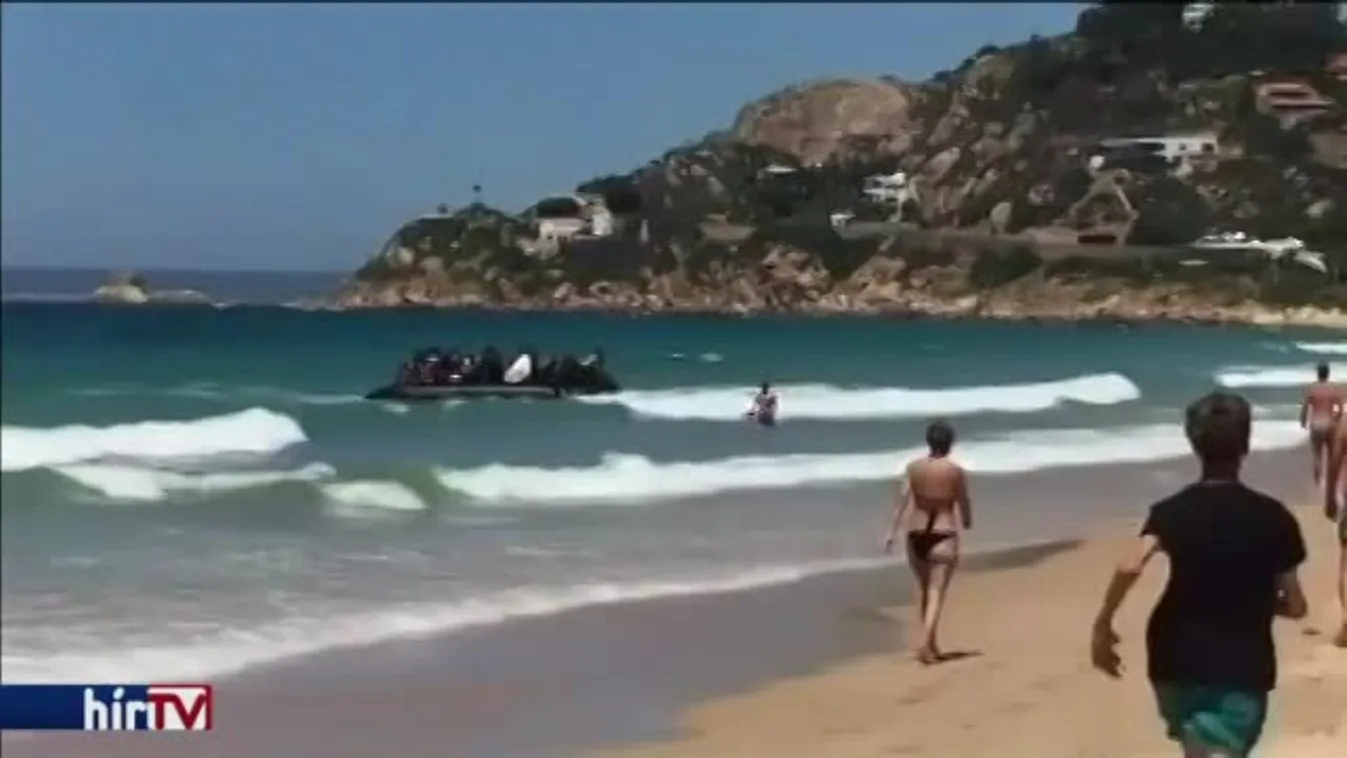 Lövésekkel fordítottak vissza egy migránsmentő hajót