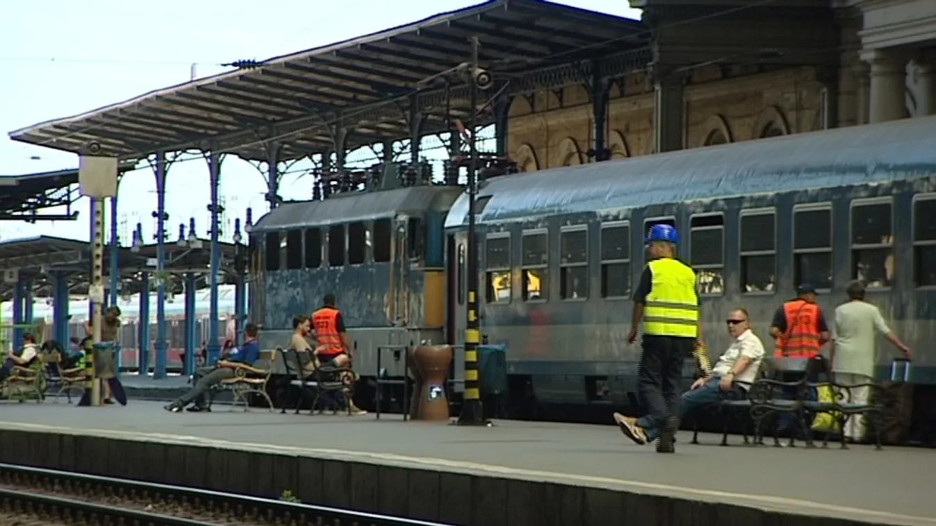 Továbbra is sztrájkolnak az utasellátó munkatársai