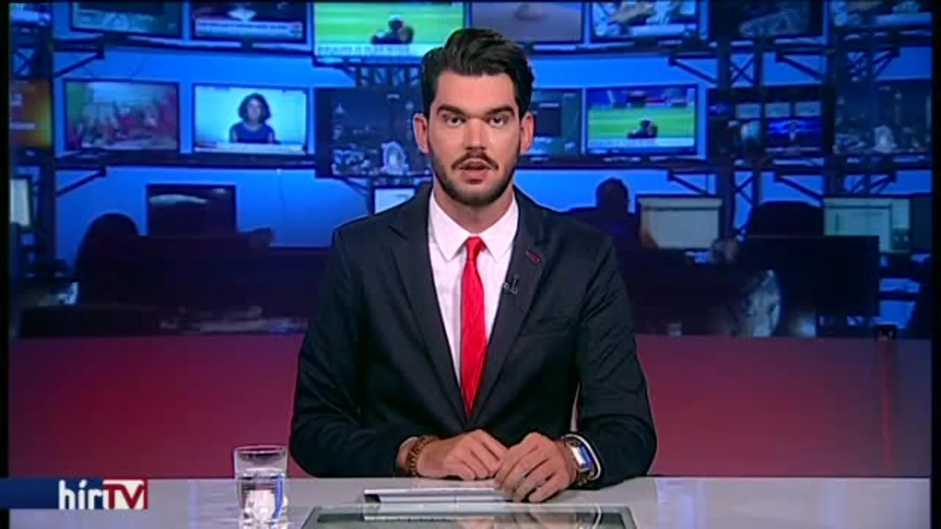 Kisiklott, és teherautóval ütközött a személyvonat