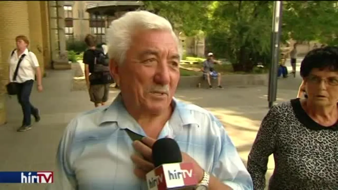 Magyarázkodnak a bajszos szuperhős miatt