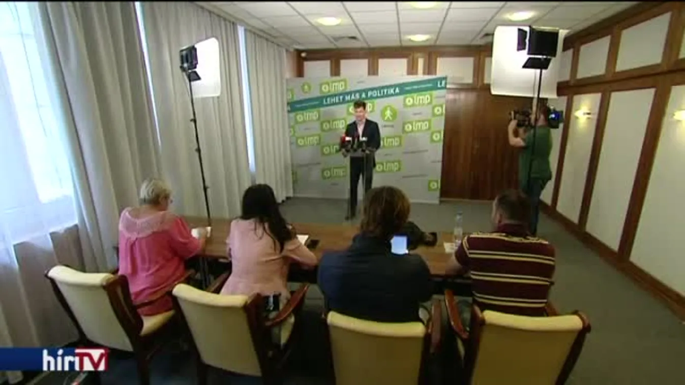 Az LMP szerint Orbán nem mondott igazat